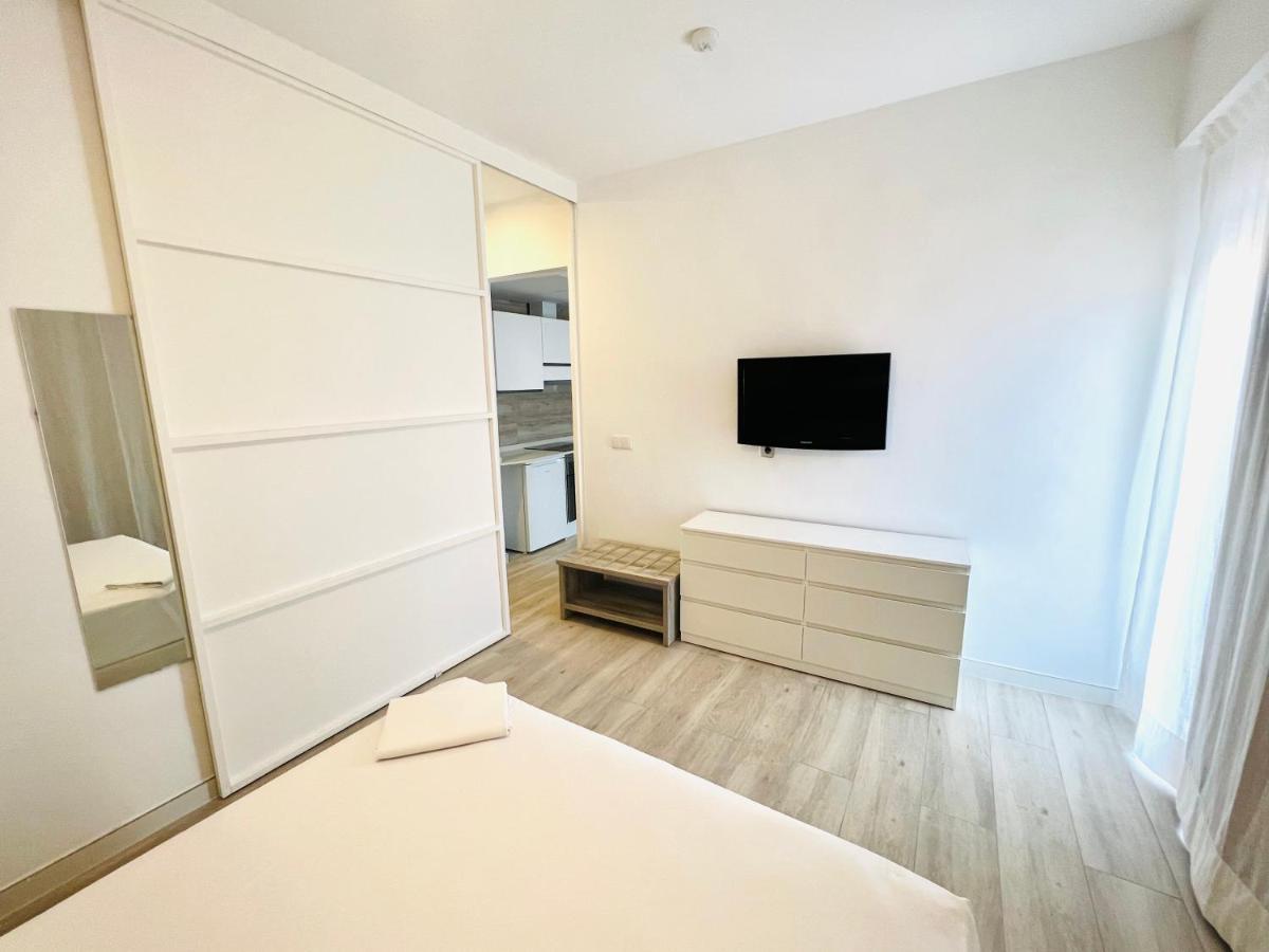 Apartamentos Hotel Puente De Hierro بينيكاسّين المظهر الخارجي الصورة