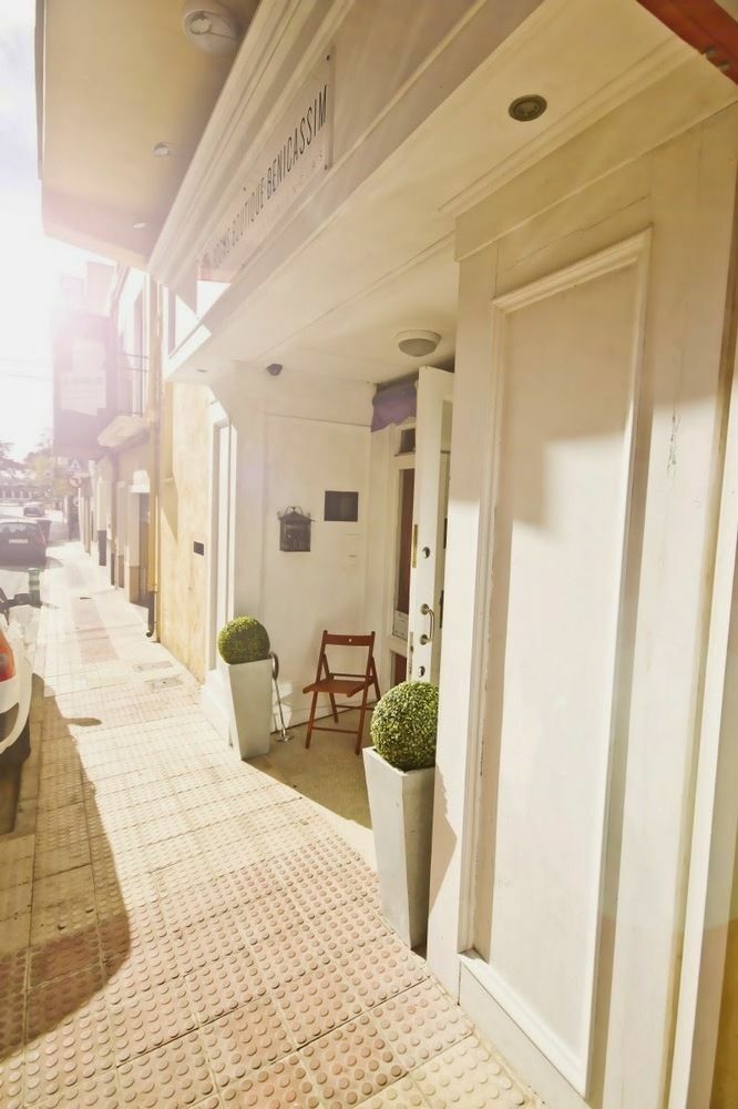 Apartamentos Hotel Puente De Hierro بينيكاسّين المظهر الخارجي الصورة